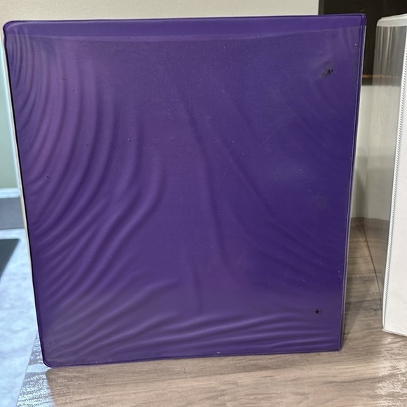 PRE OWNED 6 VARIOUS SIZES OF BINDERS WITH 70 SHEET PROTECTORS - Picture 13 of 17